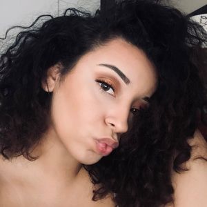 Meet your Posher, Desiree